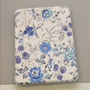 Floral Blue and White kindle case and cover